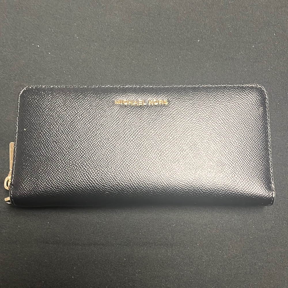 Black long wallet